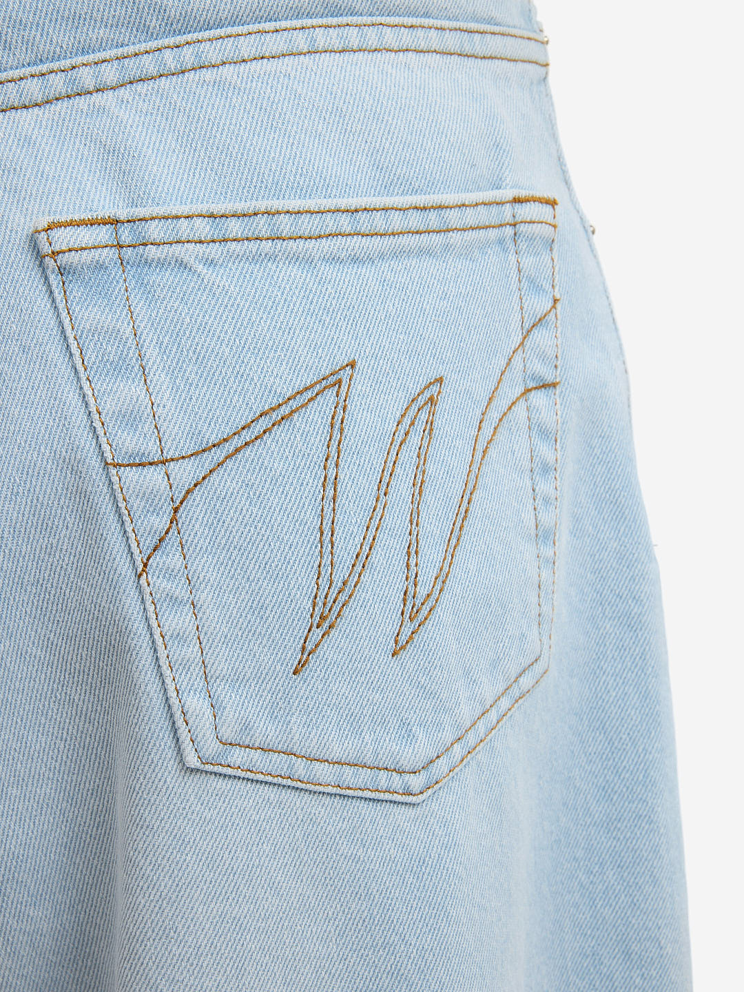 Le short ballon en denim clair délavé