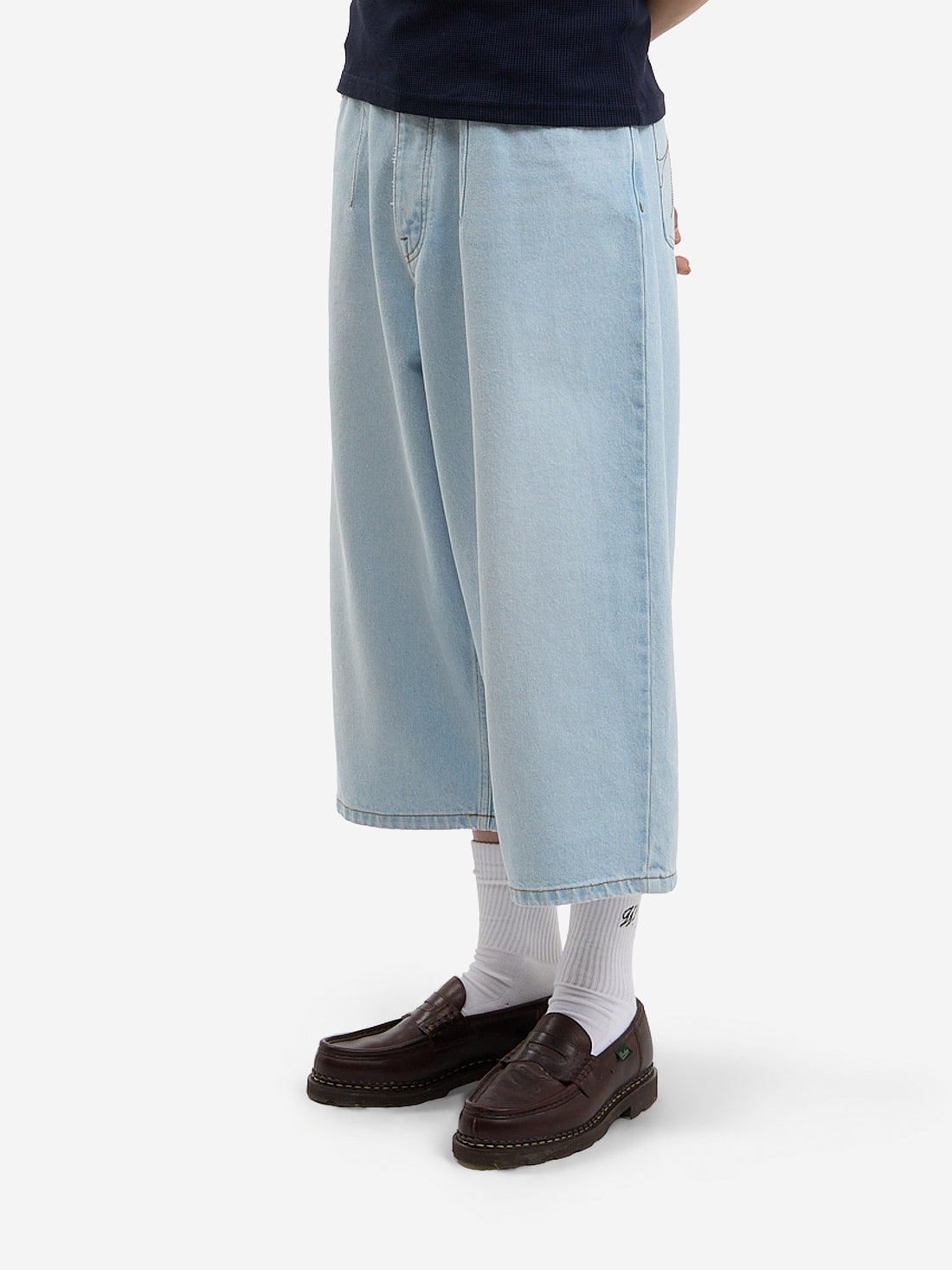 Le short ballon en denim clair délavé