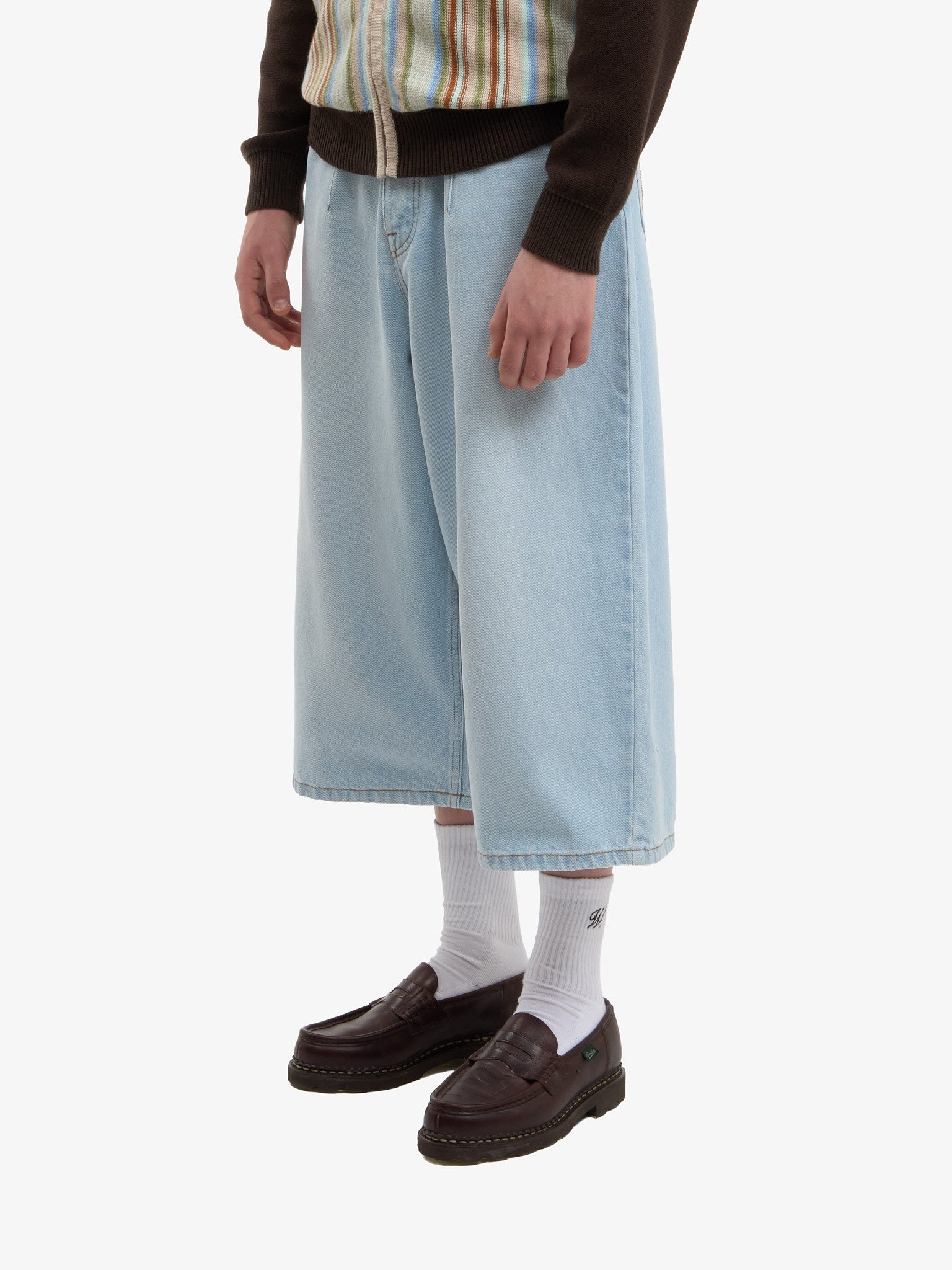 Le short ballon en denim clair délavé 6