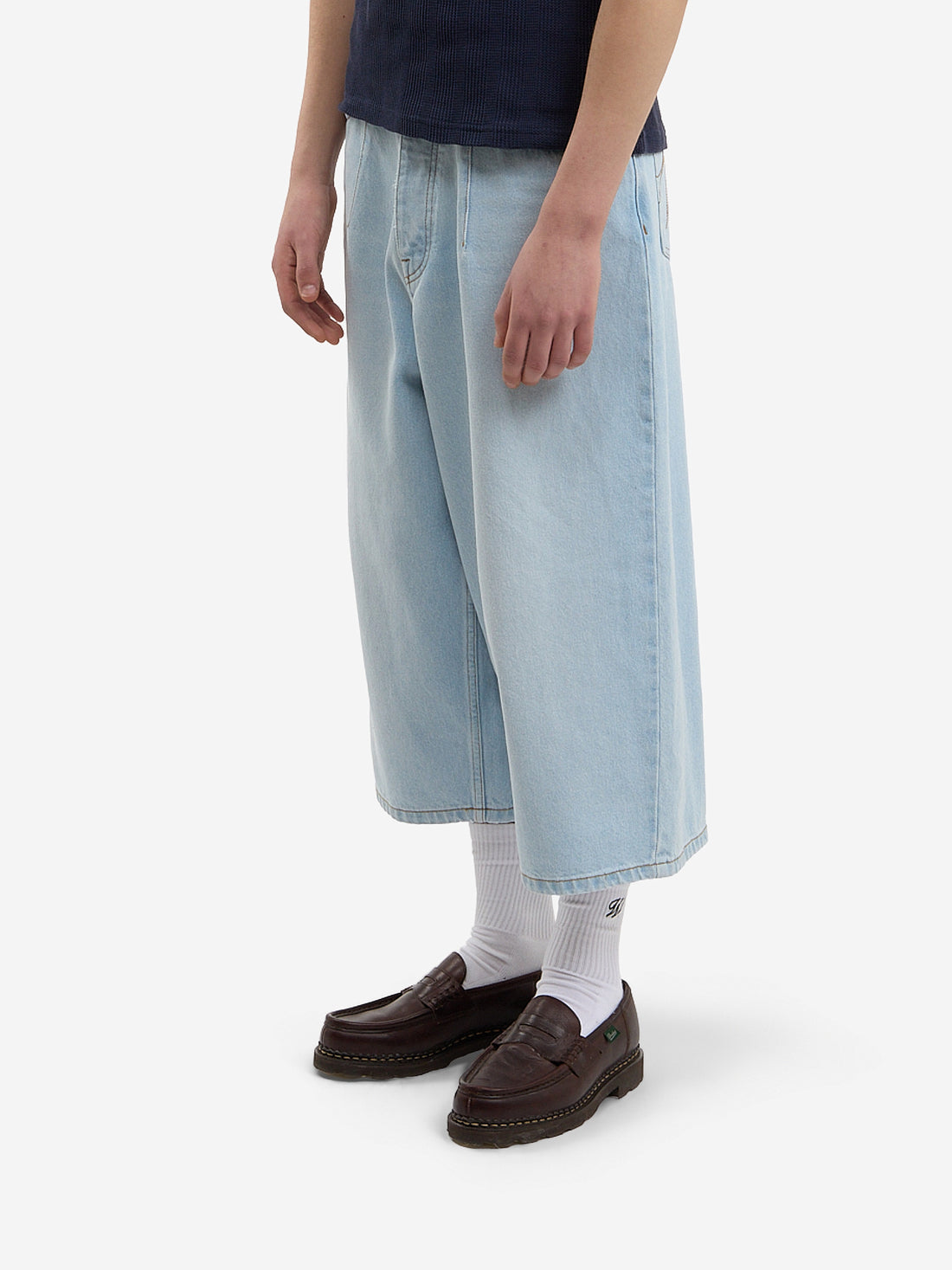 Le short ballon en denim clair délavé