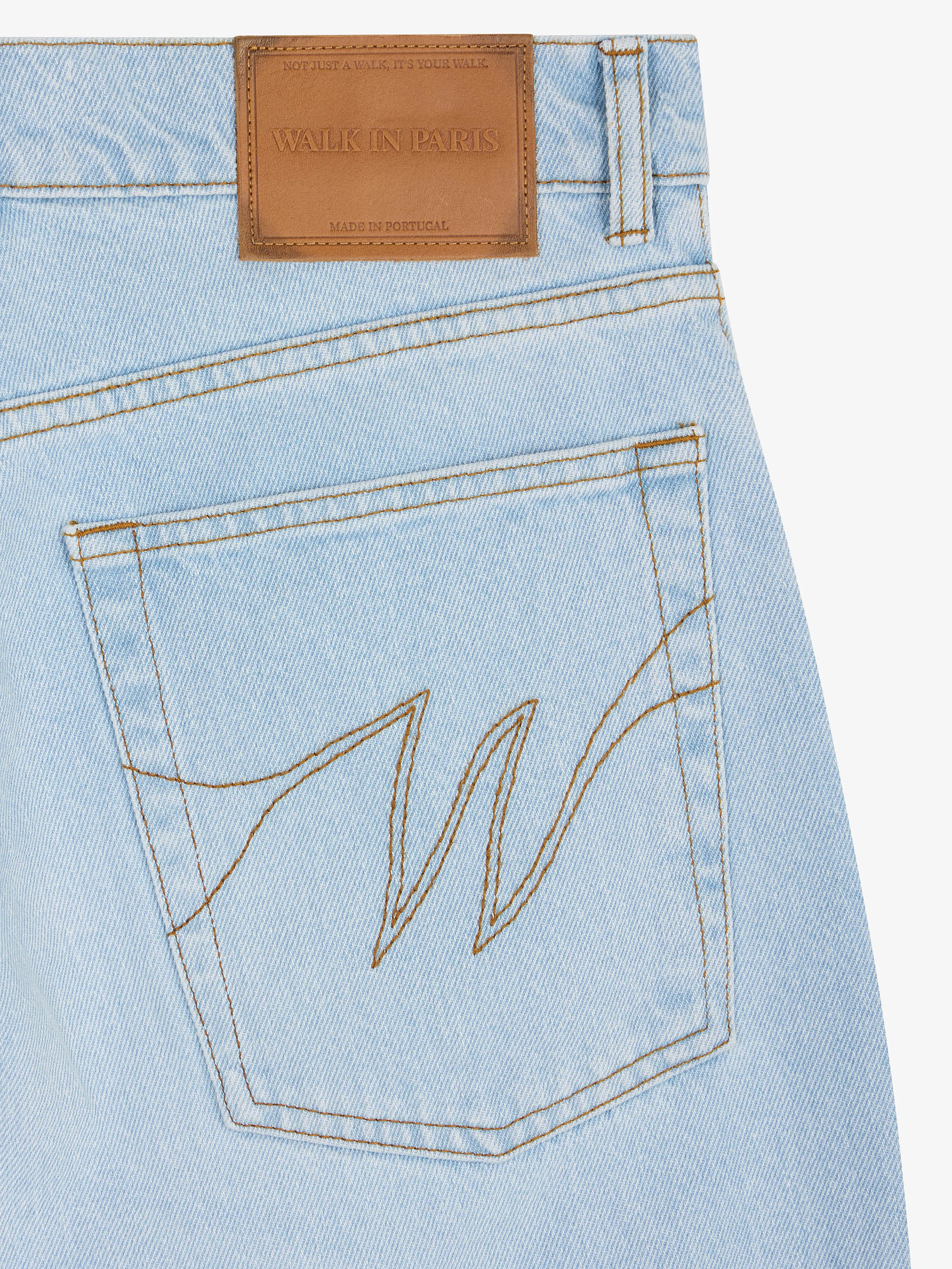 Le pantalon flare en denim clair délavé 3