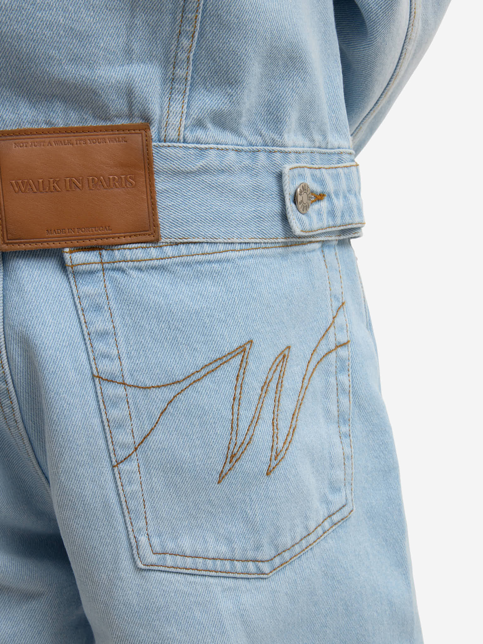 Le pantalon flare en denim clair délavé 8