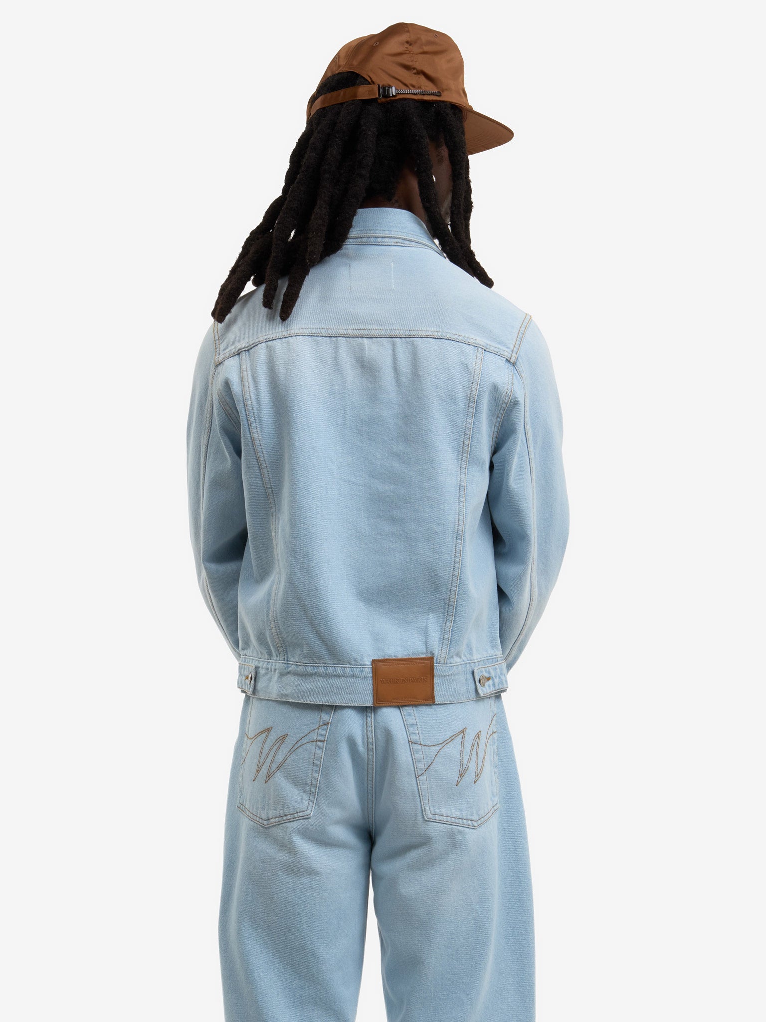 La veste du postier en denim clair délavé 6