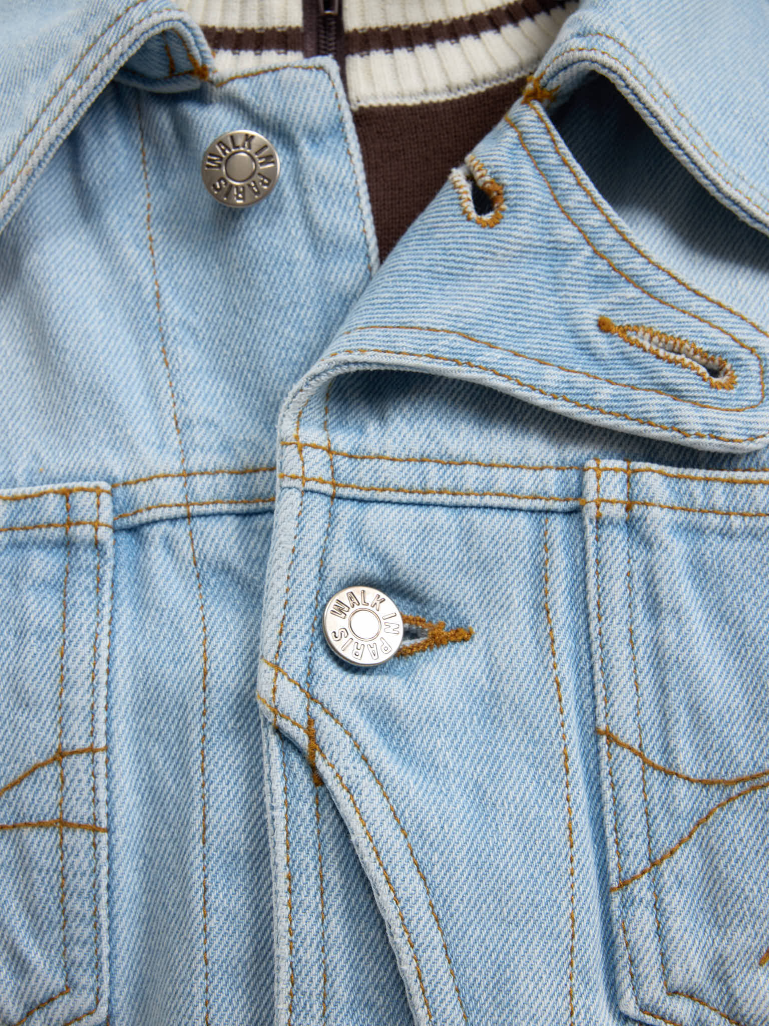 La veste du postier en denim clair délavé 11