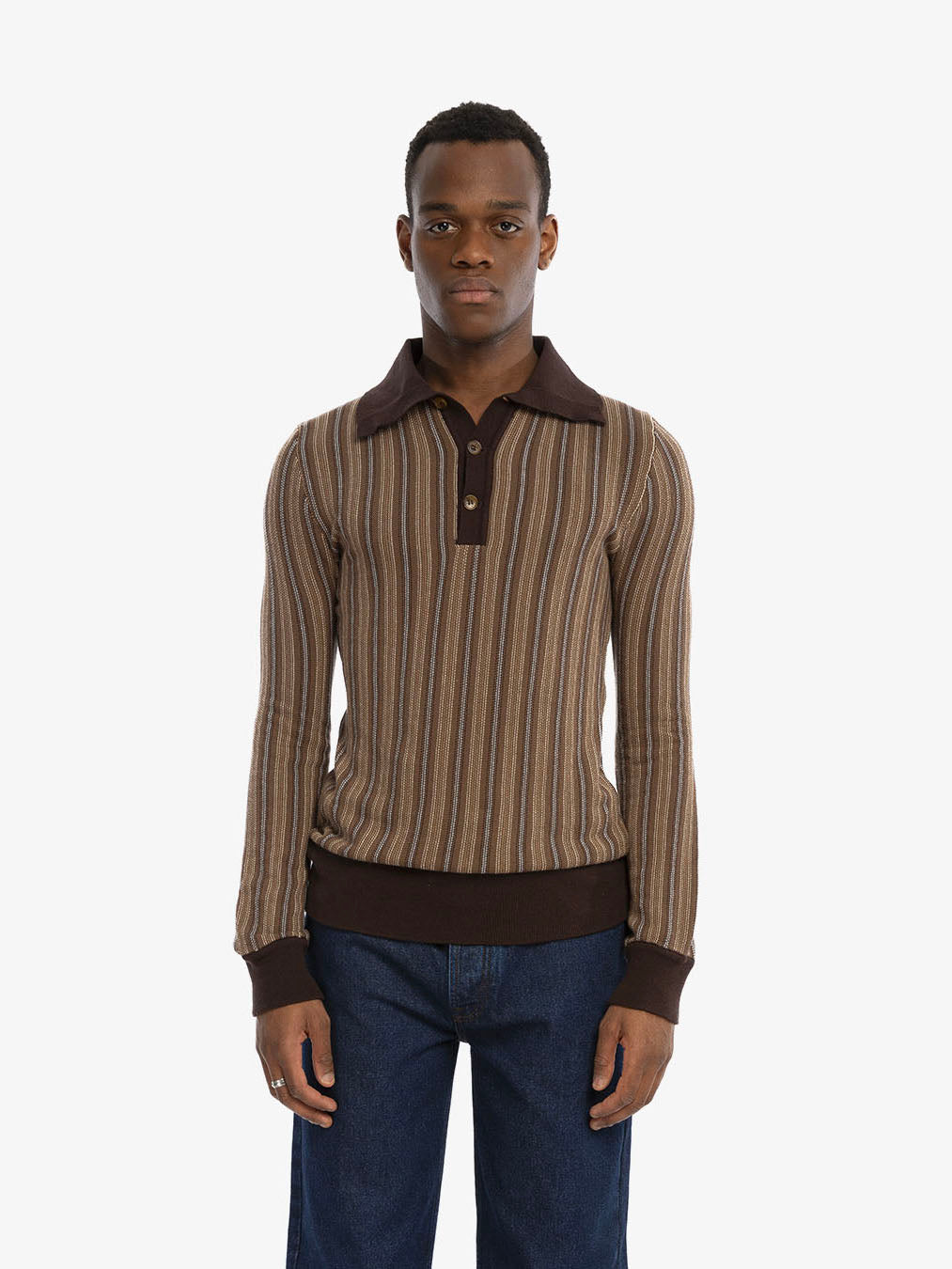The brown long-sleeved sweater 3
