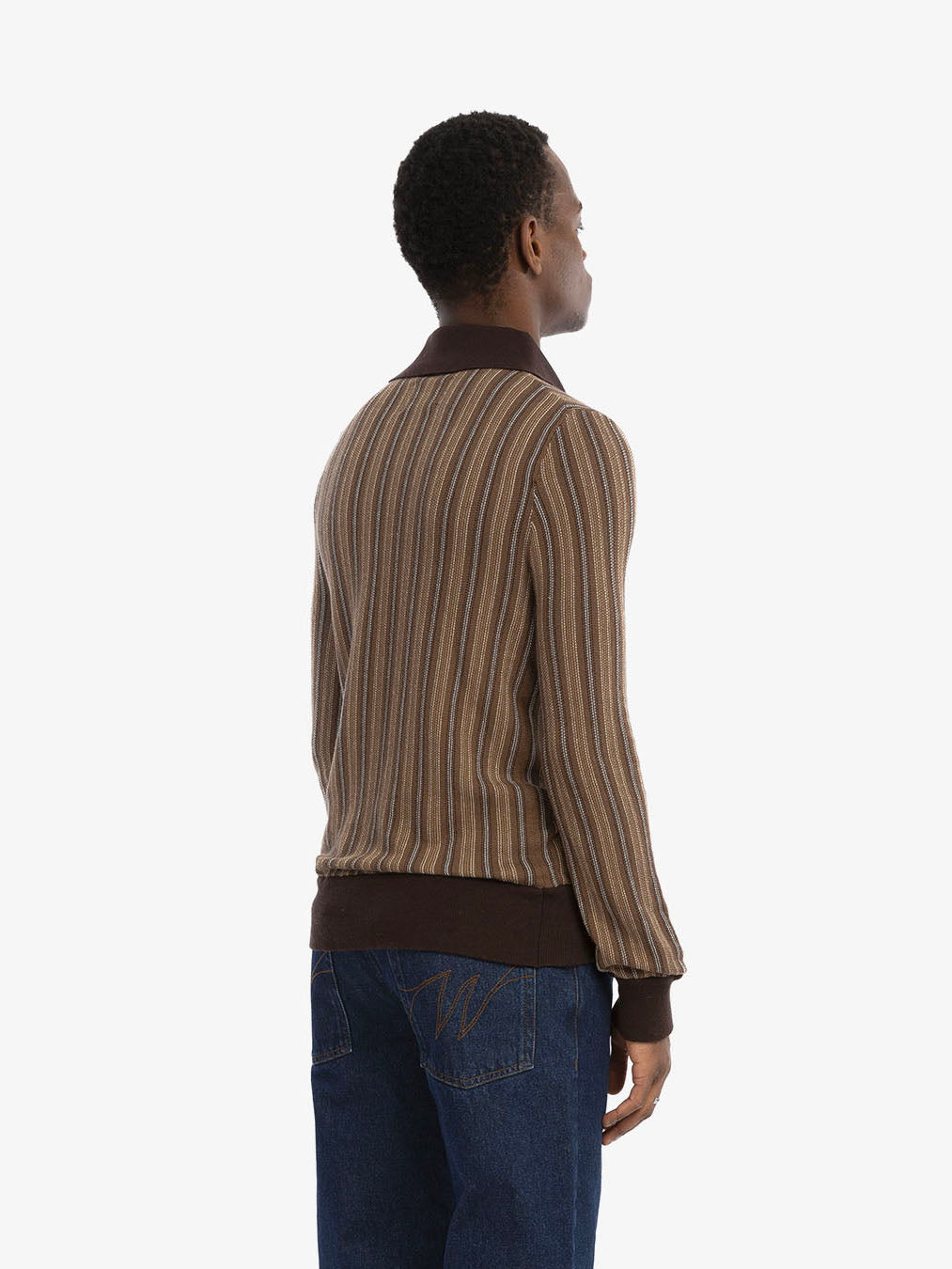 The brown long-sleeved sweater 6