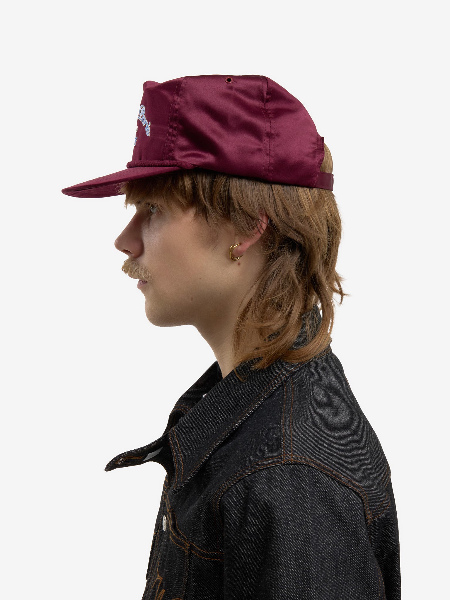 The Odyssée satin burgundy cap 8
