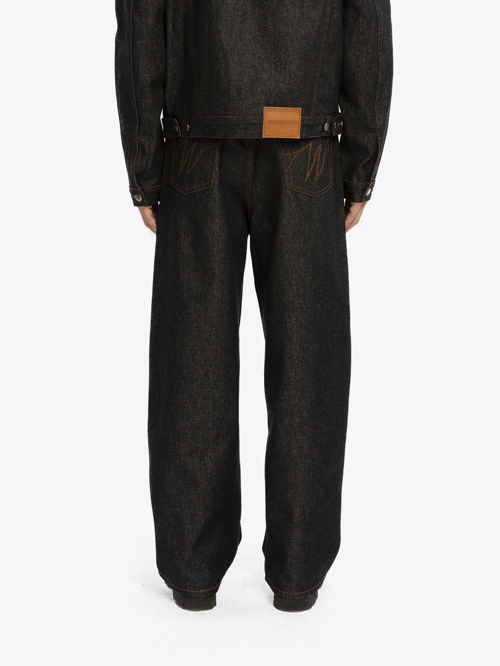 Le pantalon baggy en denim brut