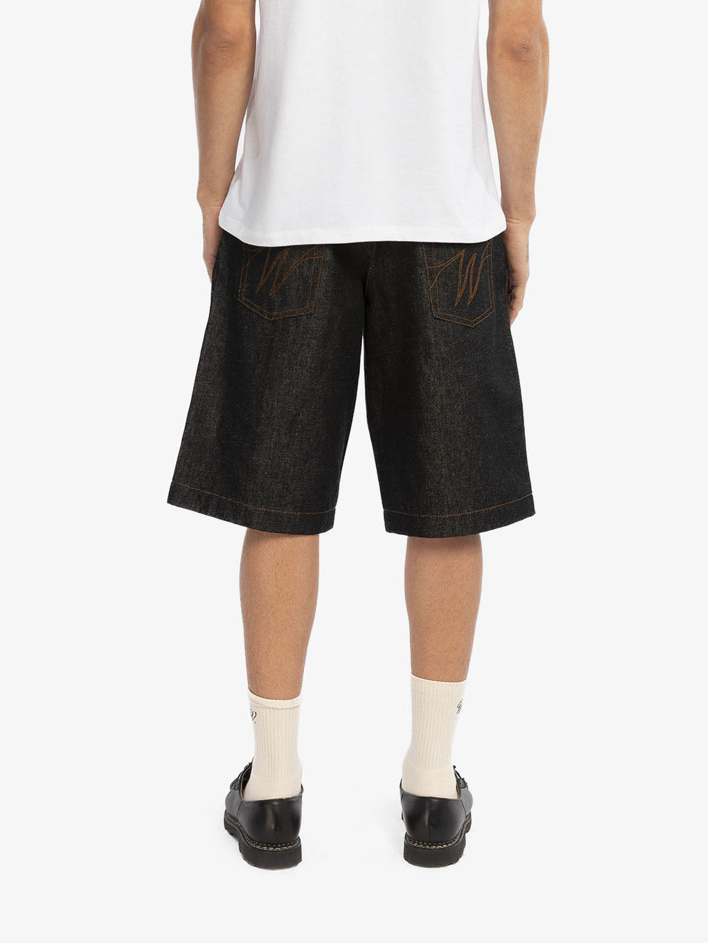 Le short baggy en denim brut