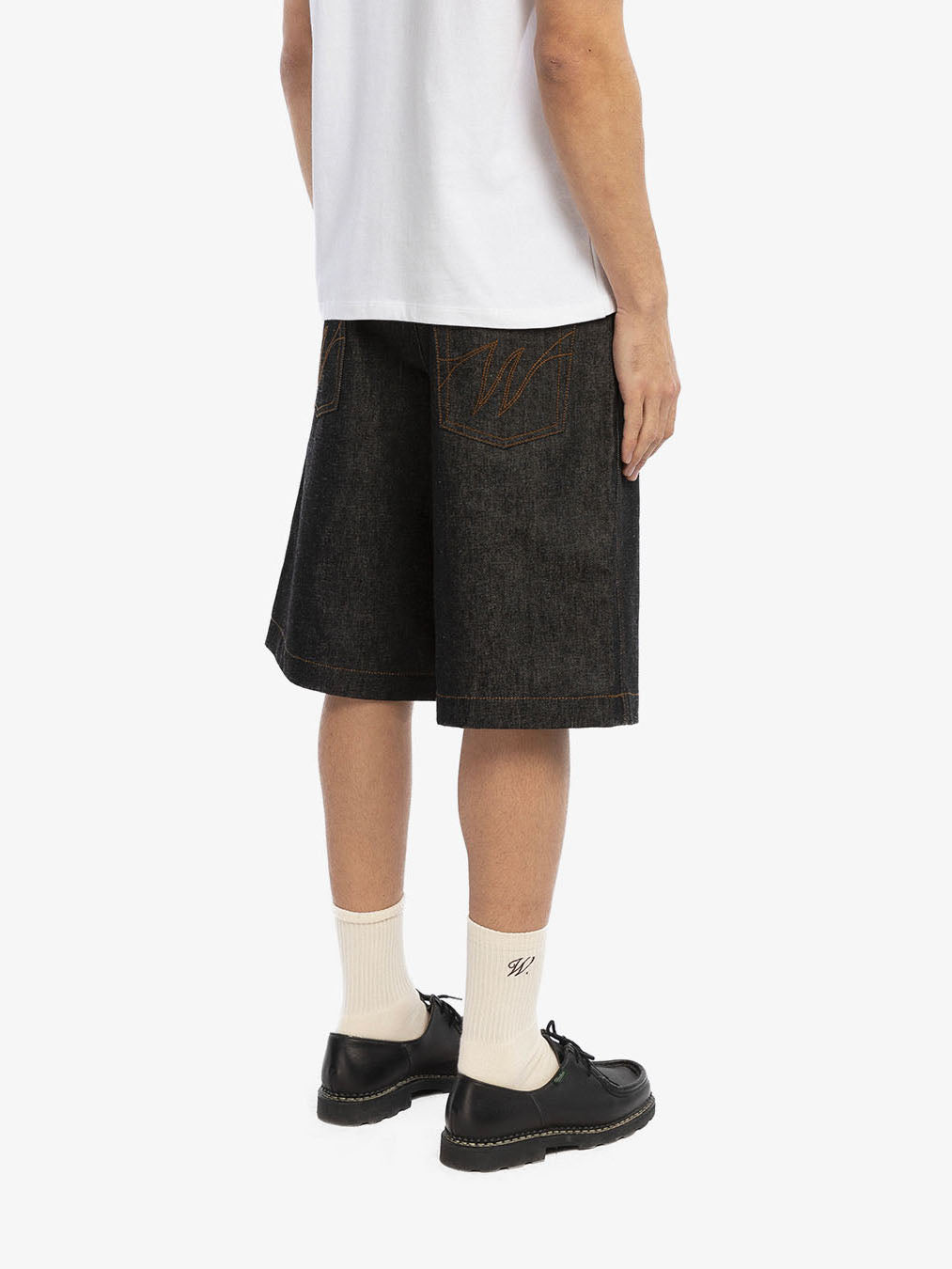 Le short baggy en denim brut