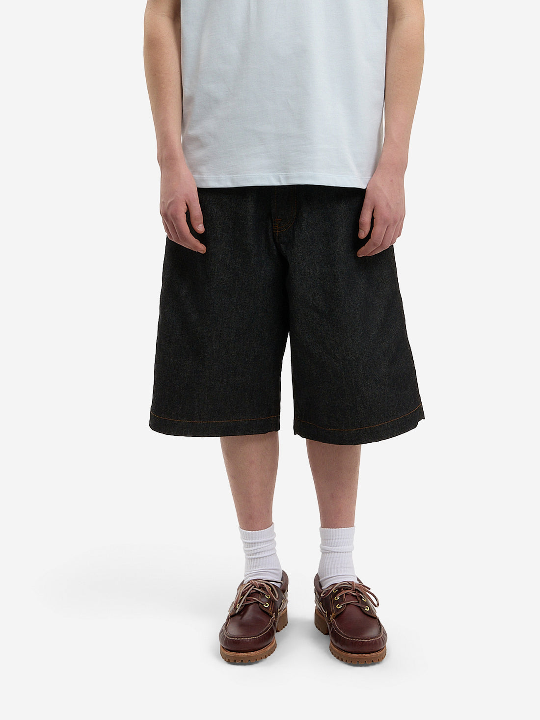 Le short baggy en denim brut