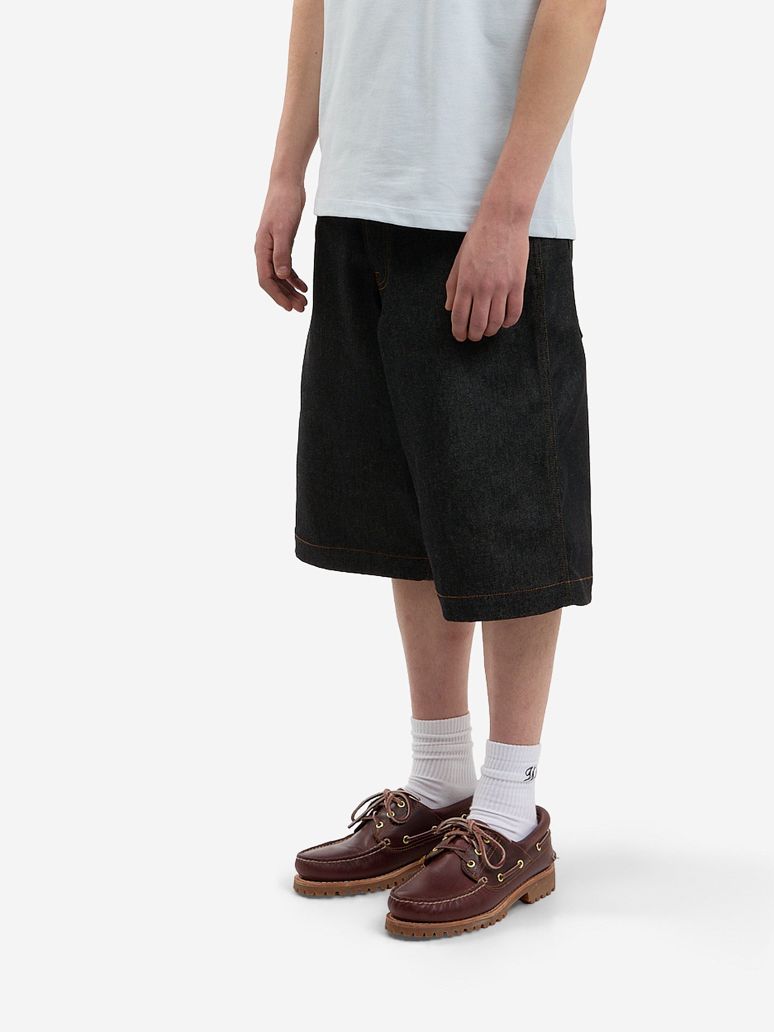 Le short baggy en denim brut 4