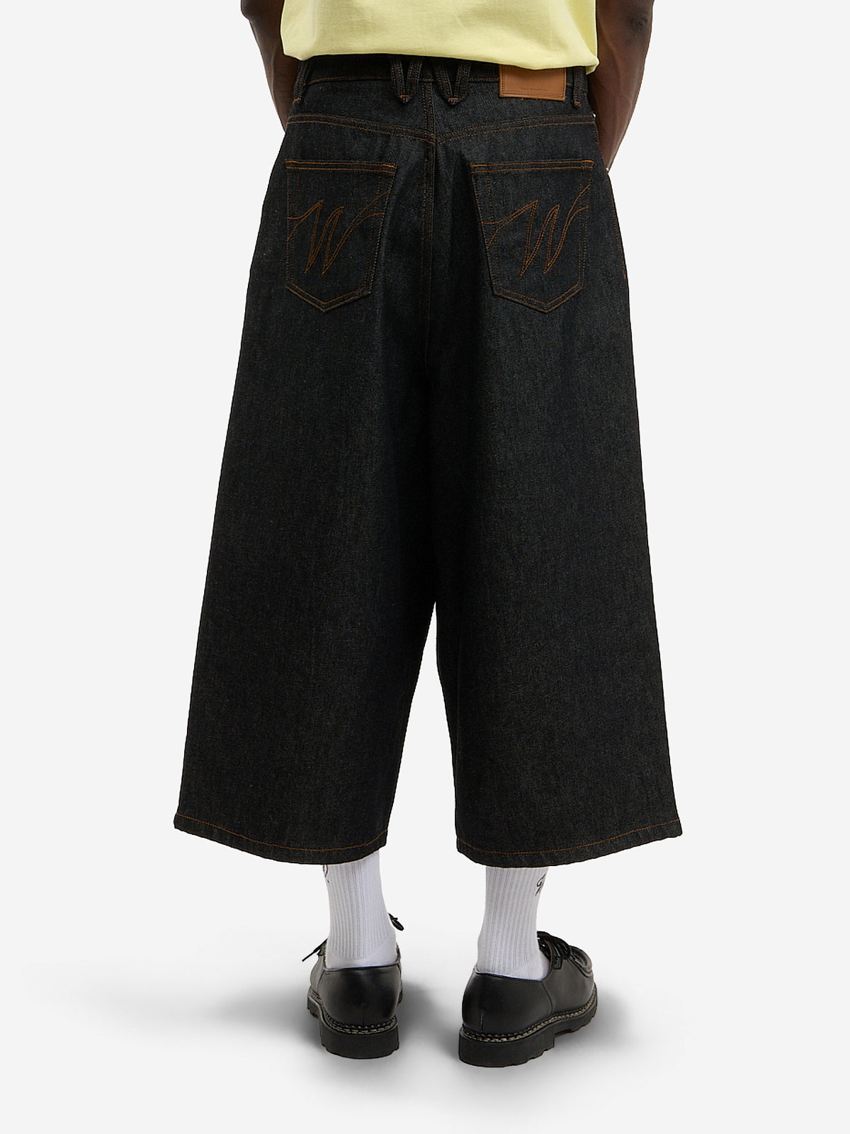 Le short ballon en denim brut