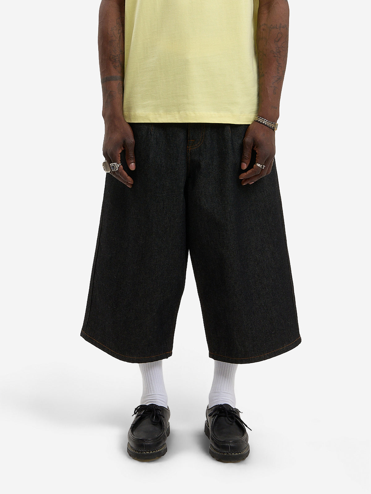 Le short ballon en denim brut
