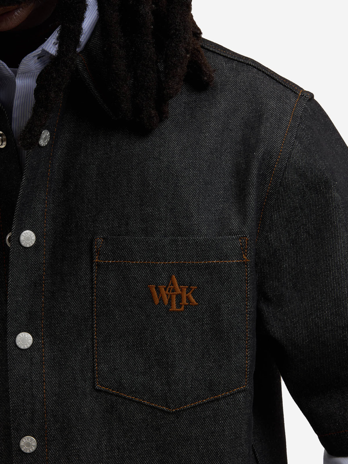 La chemise en denim brut