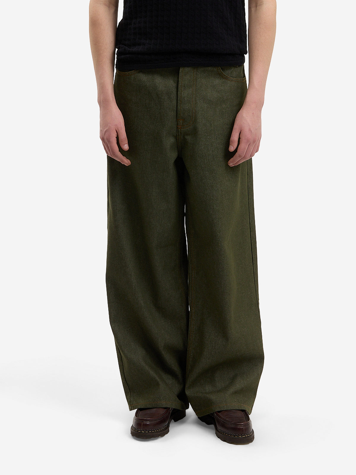 Le pantalon baggy en denim brut vert