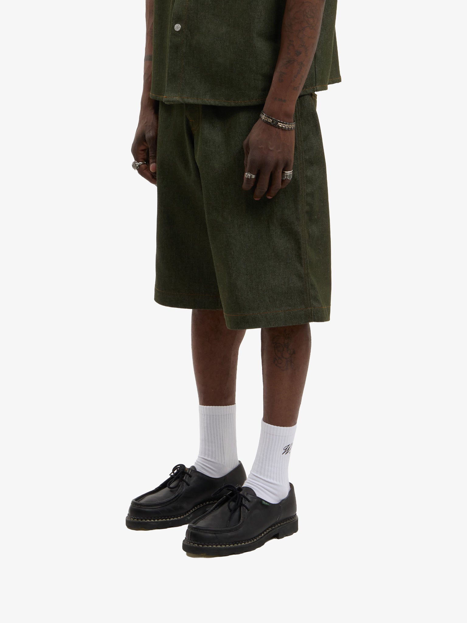 Le short baggy en denim brut vert 9