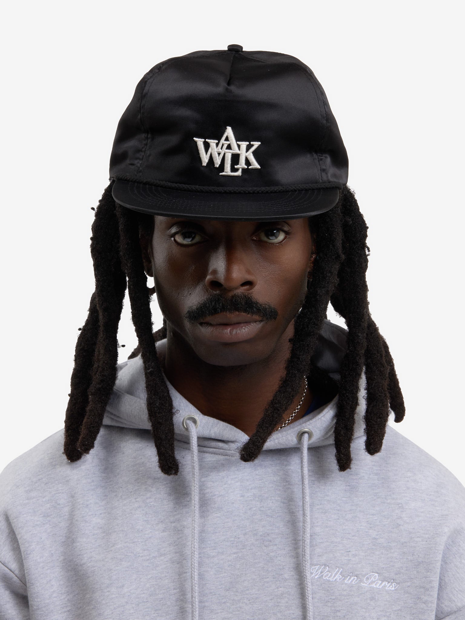 The Signature cap in black satin 7