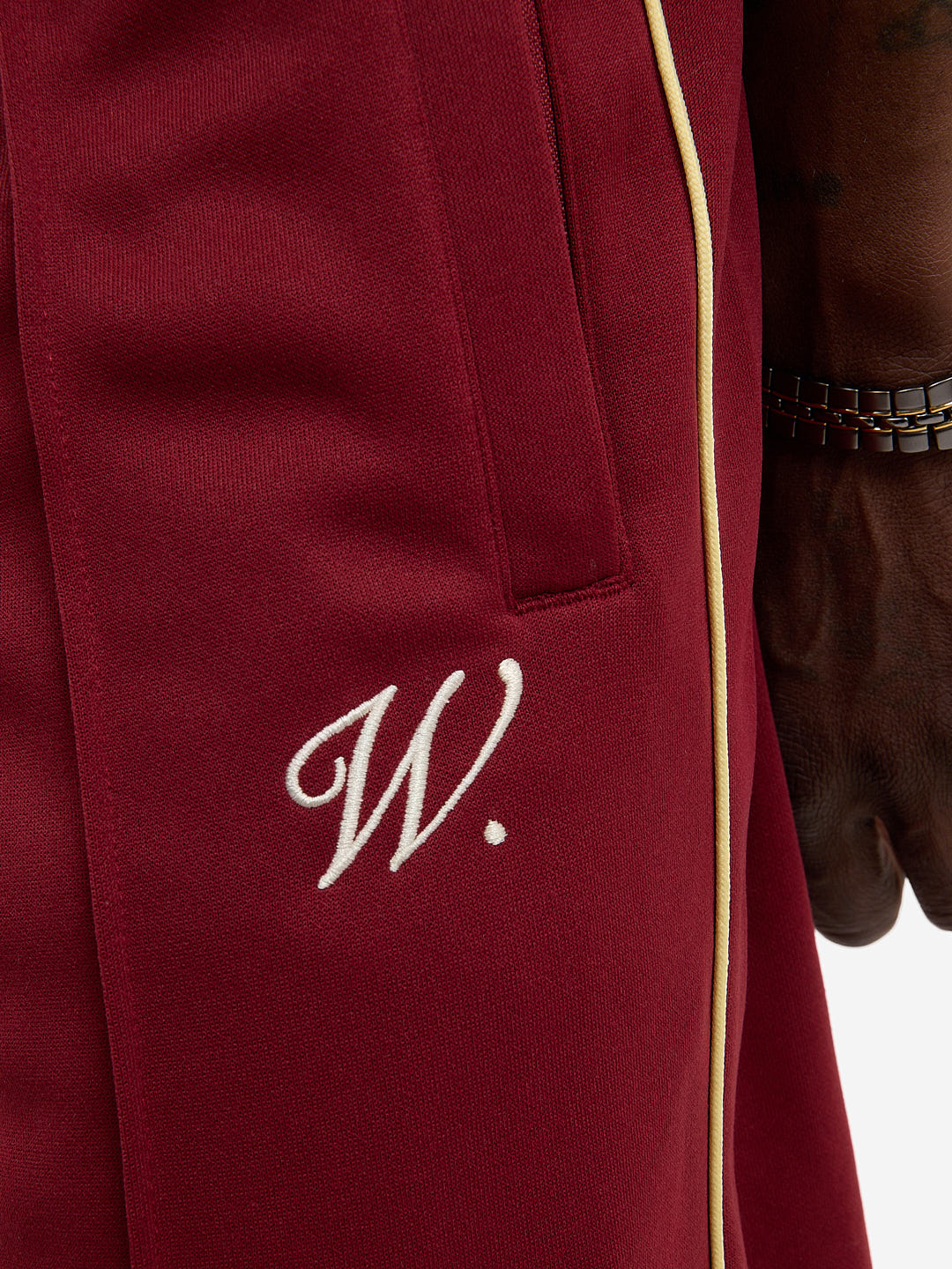 The Signature burgundy jogging shorts 6