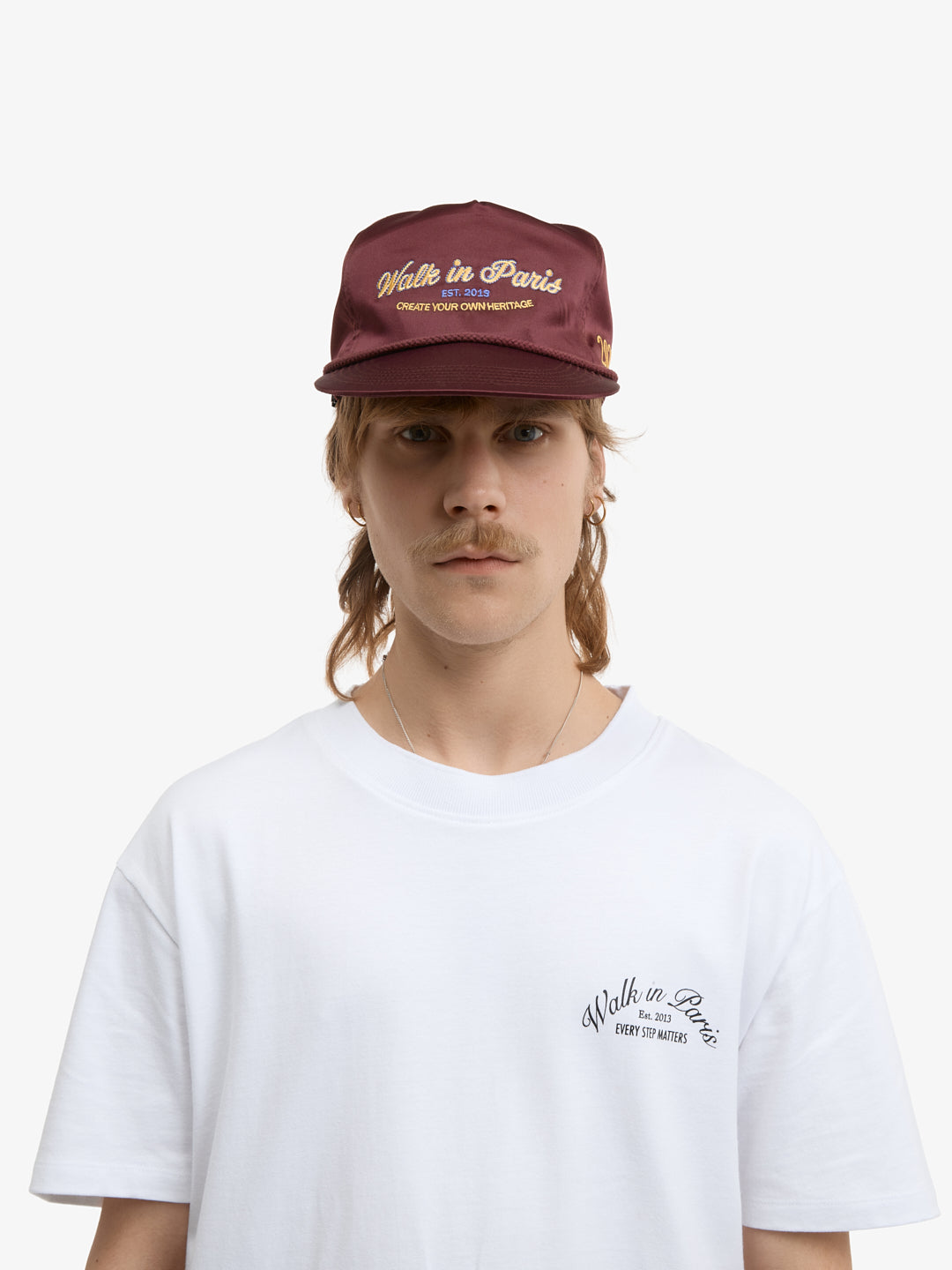 La casquette en nylon bordeaux