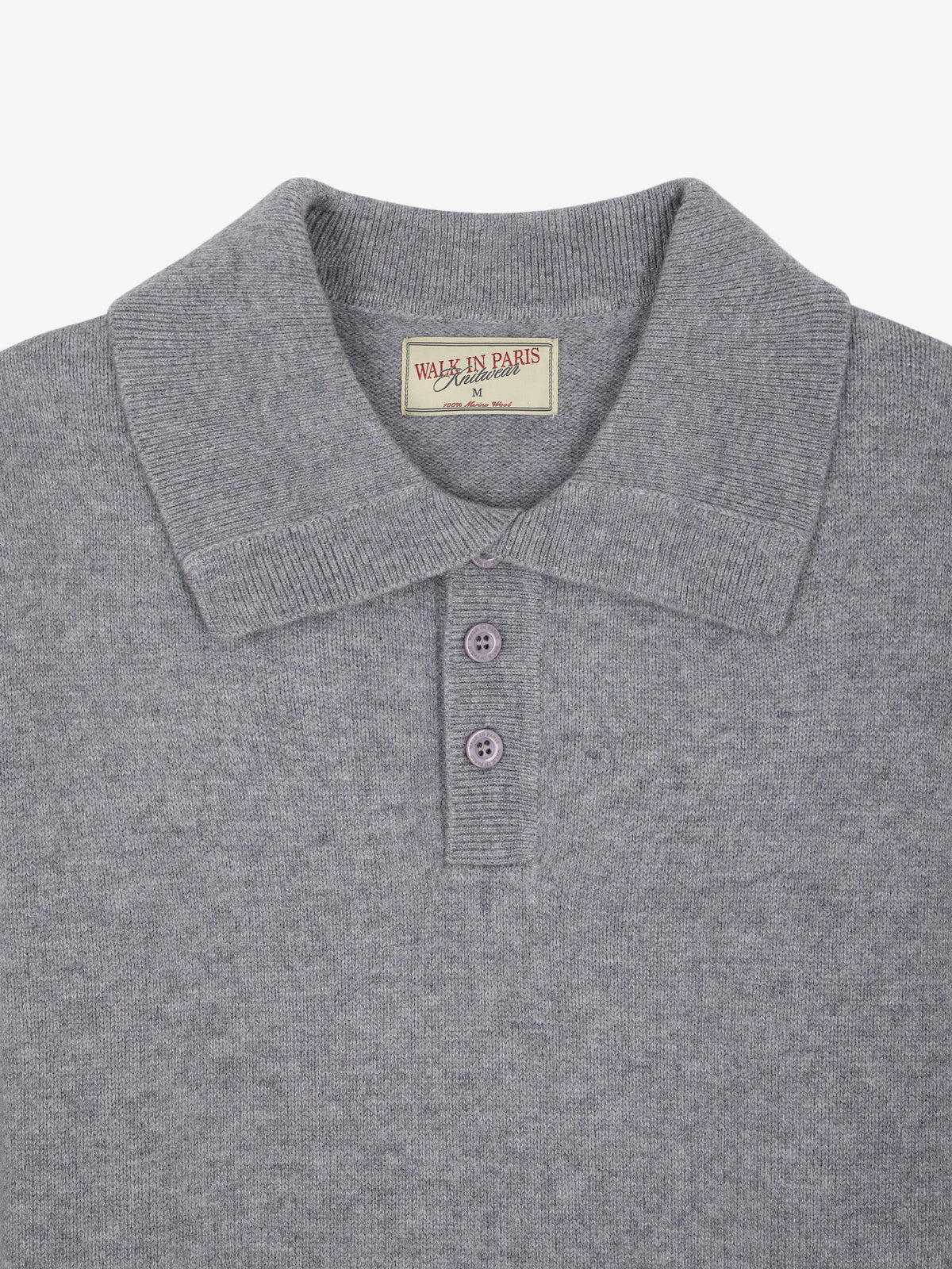 Le polo gris à col boutonné