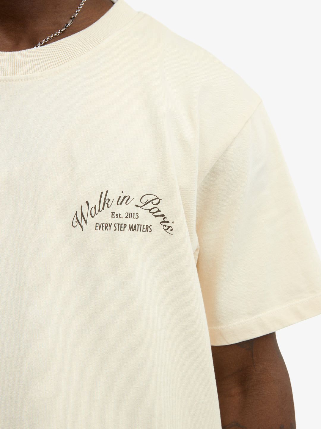 The beige Signature t-shirt 5