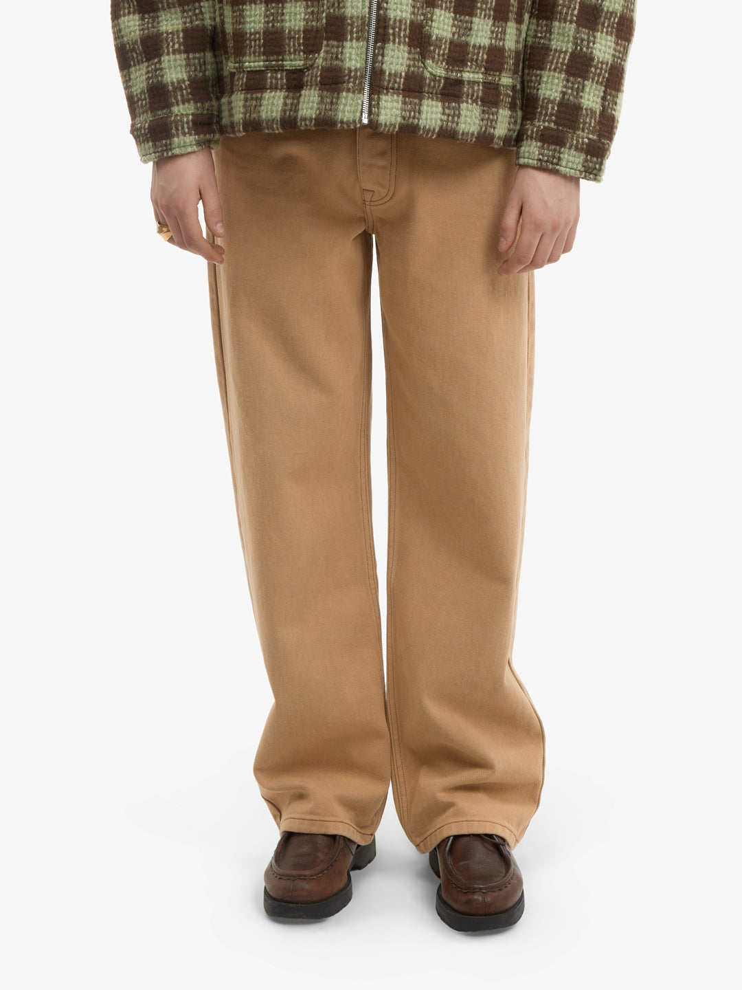 Le pantalon regular en denim beige