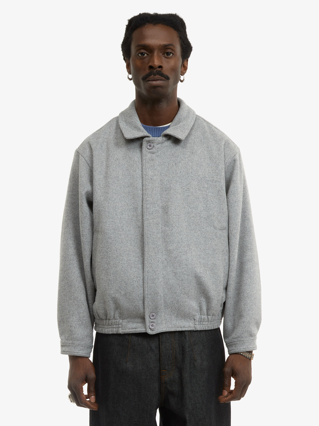 La veste en laine grise