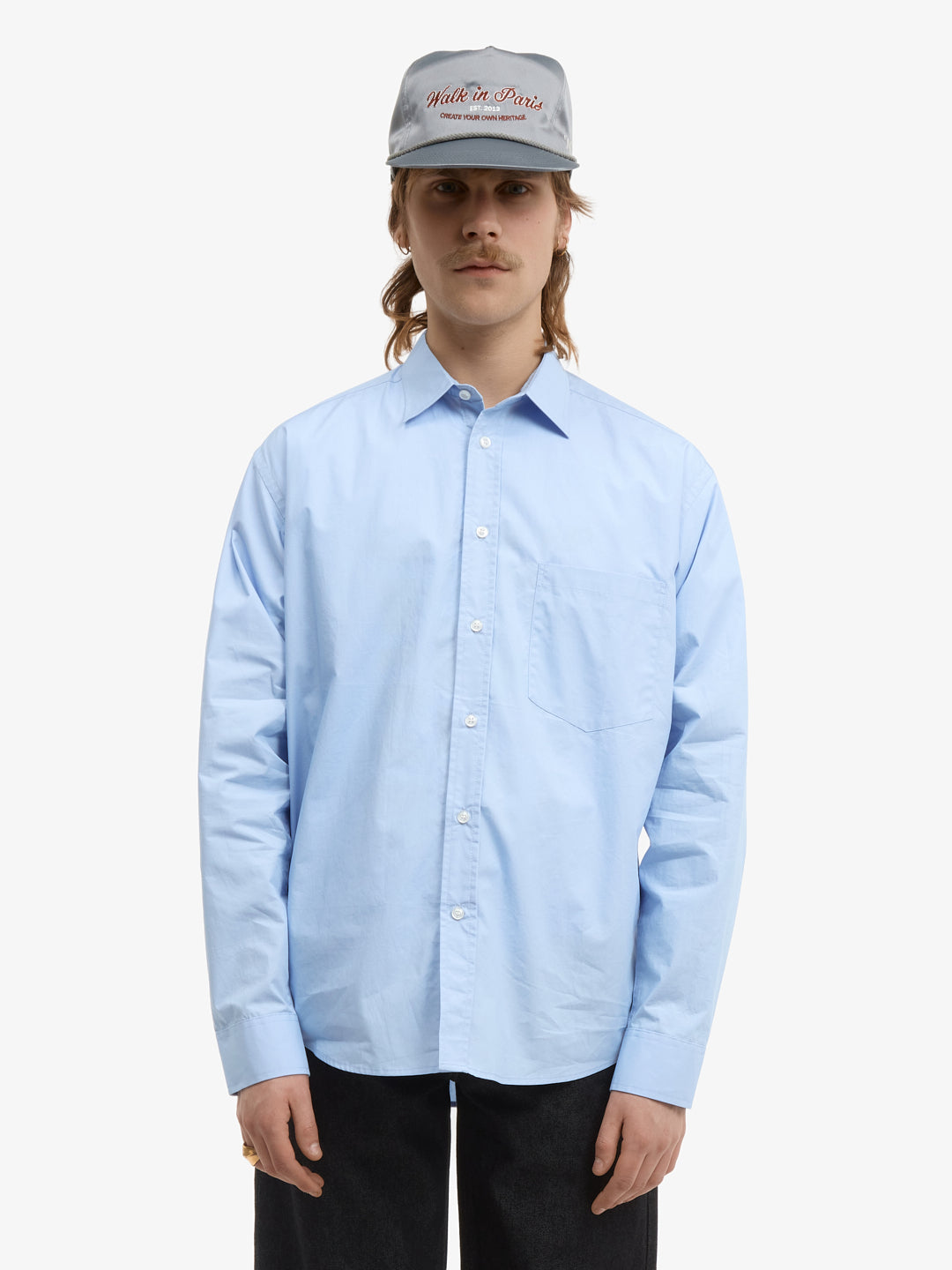 La chemise bleue classique