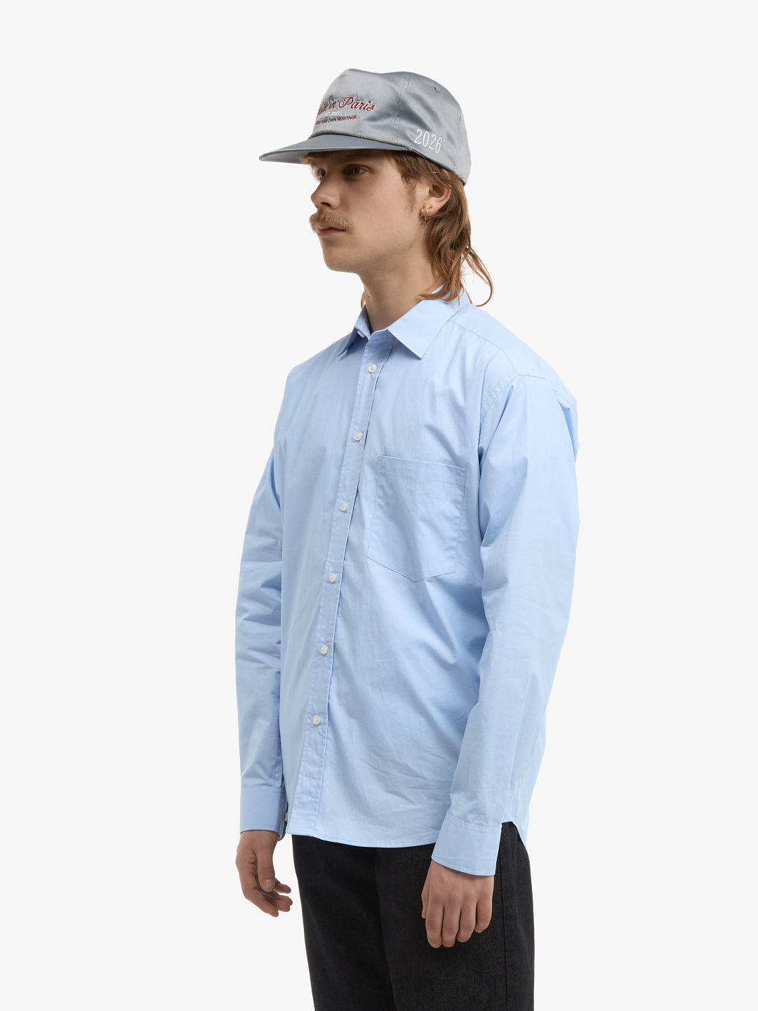 La chemise bleue classique