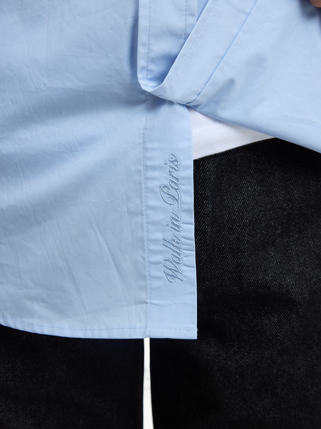 La chemise bleue classique