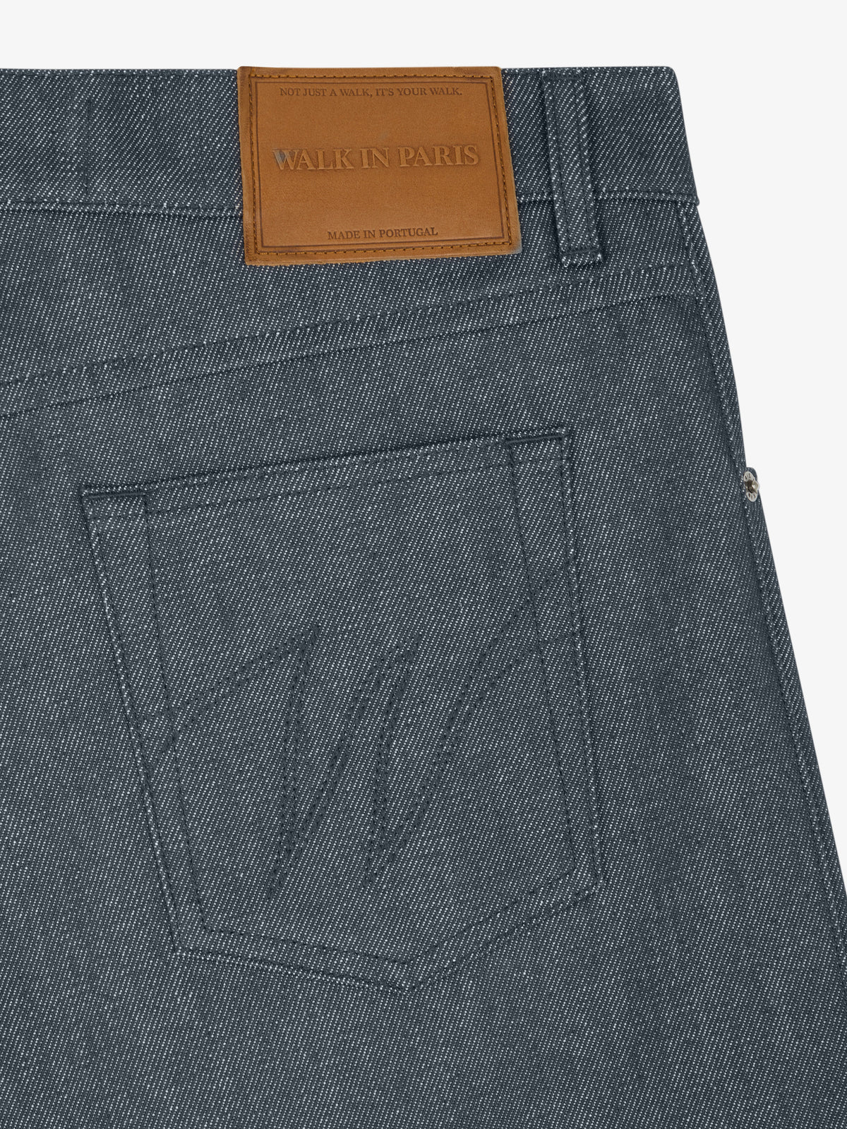 Le pantalon uniforme du postier