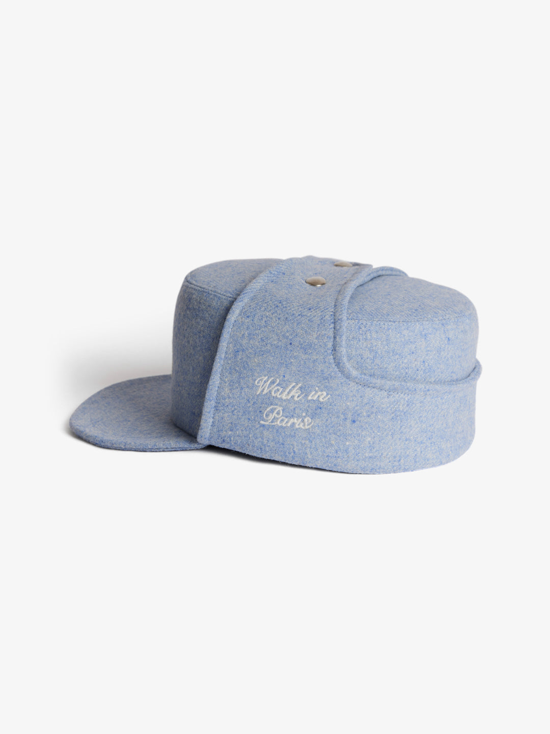 La casquette du postier bleue