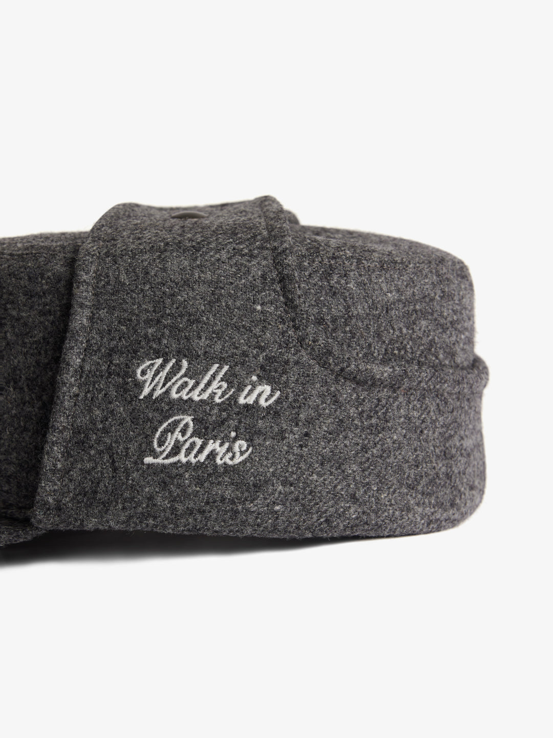 La casquette du postier grise