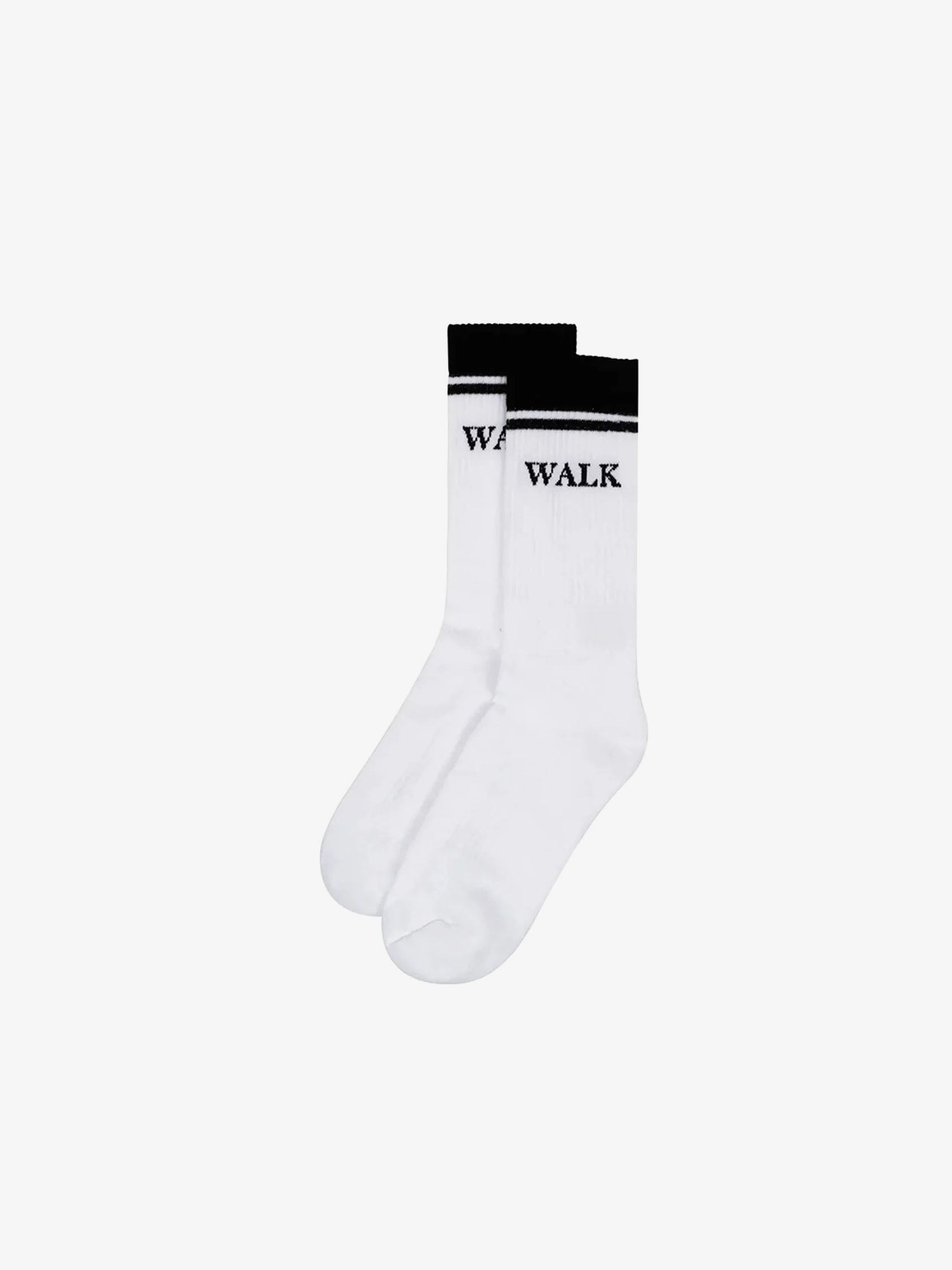 Les chaussettes sport blanches 1