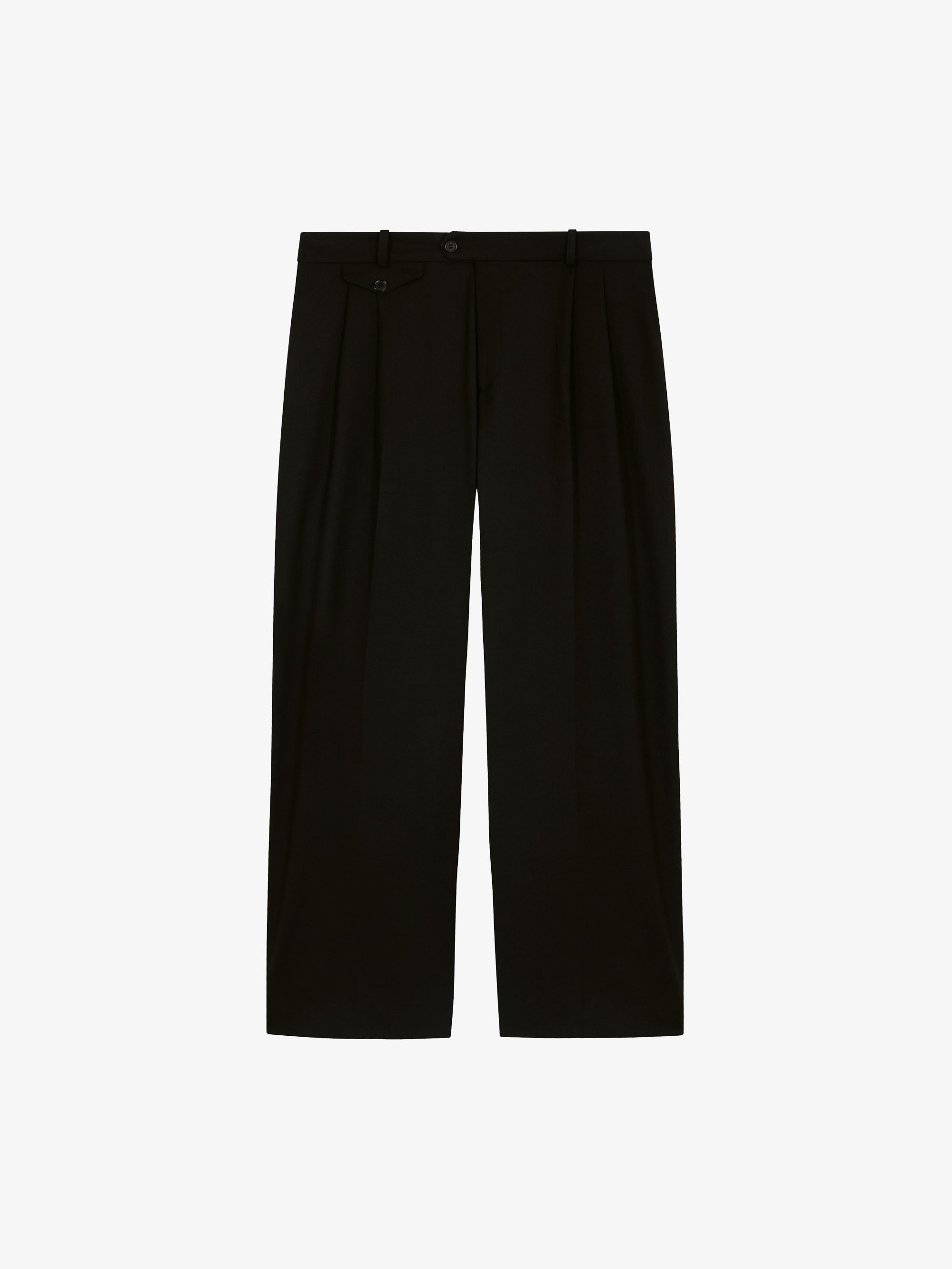 Le pantalon de costume noir 1