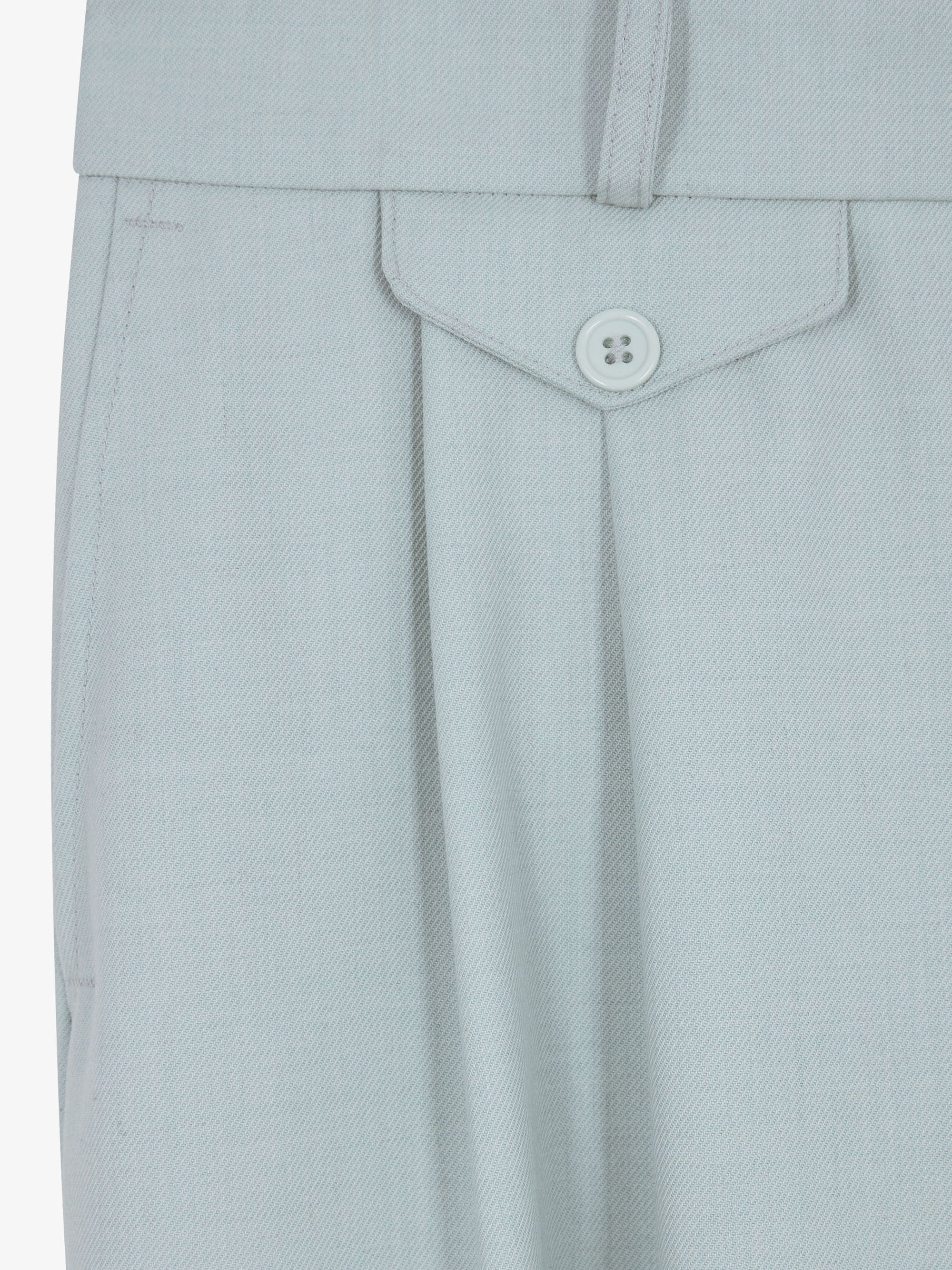 Le pantalon de costume bleu 2