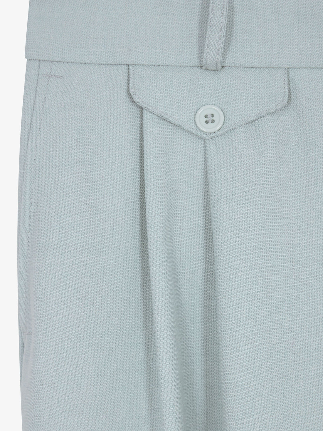 Le pantalon de costume bleu